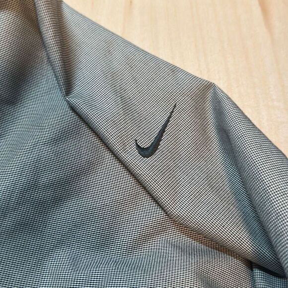 Nike Tiger Woods Golf Windbreaker Jacket XL Silver Pullover 1/4 Snap Zipped Pock - Picture 6 of 6